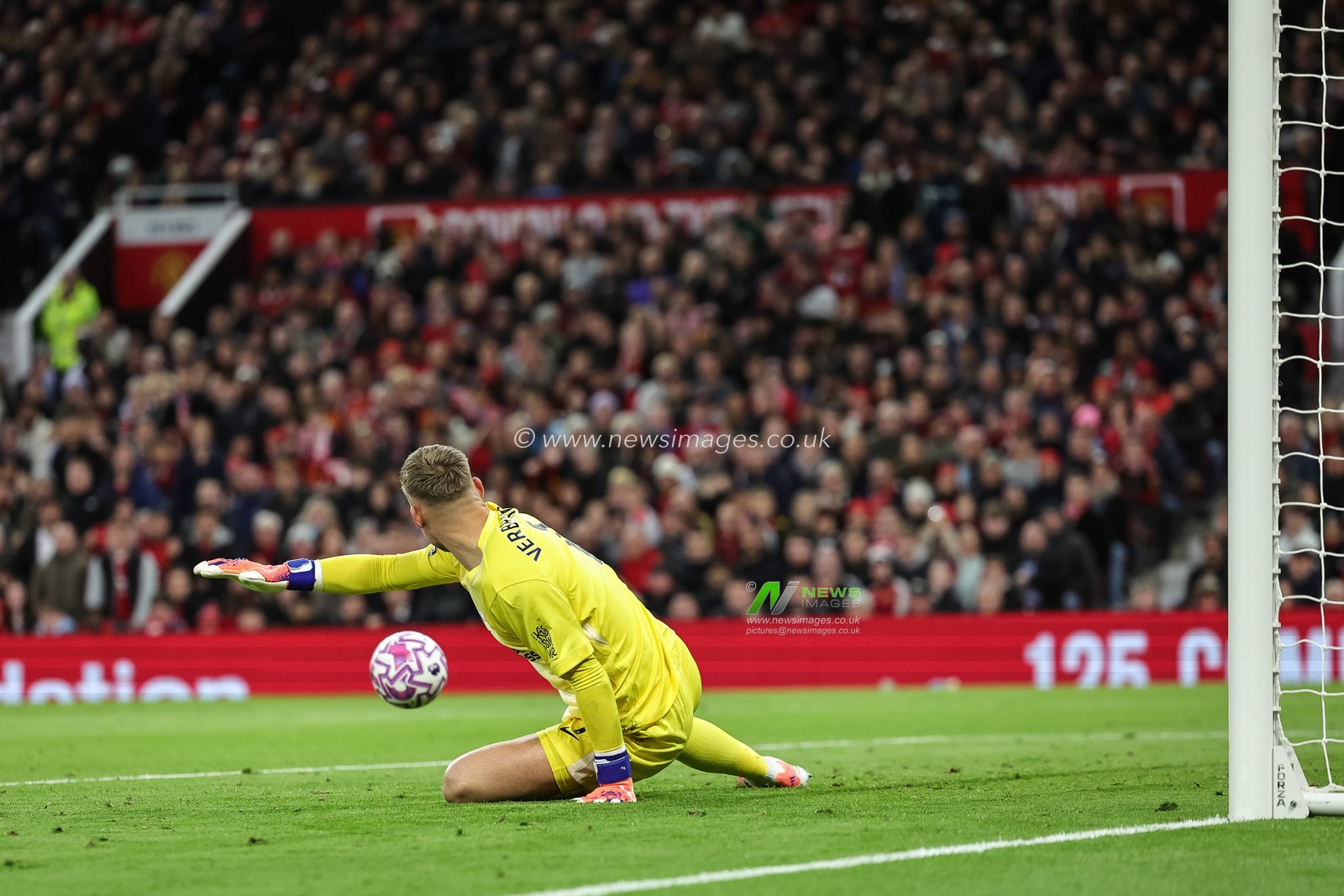 Casemiro of Manchester United scores past Brighton & Hove Albion goalkeeper Bart Verbruggen to make it 2-0 during the Premier League match Manchester United vs Brighton and Hove Albion at Old Trafford, Manchester, United Kingdom, 25th October 2025

(Photo by Mark Cosgrove/News Images)