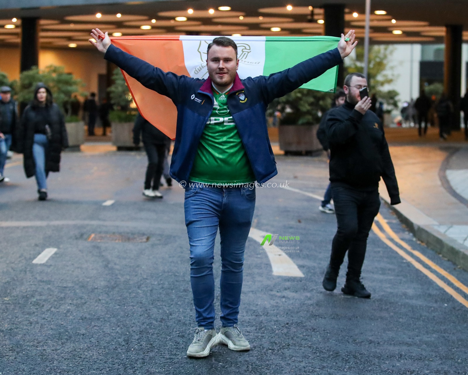 A Ireland fan drapes his countyâ€™s flag behind his back during the UEFA Nations League, League B - Group 2 match England vs Republic of Ireland at Wembley Stadium, London, United Kingdom, 17th November 2024

(Photo by Gareth Evans/News Images)