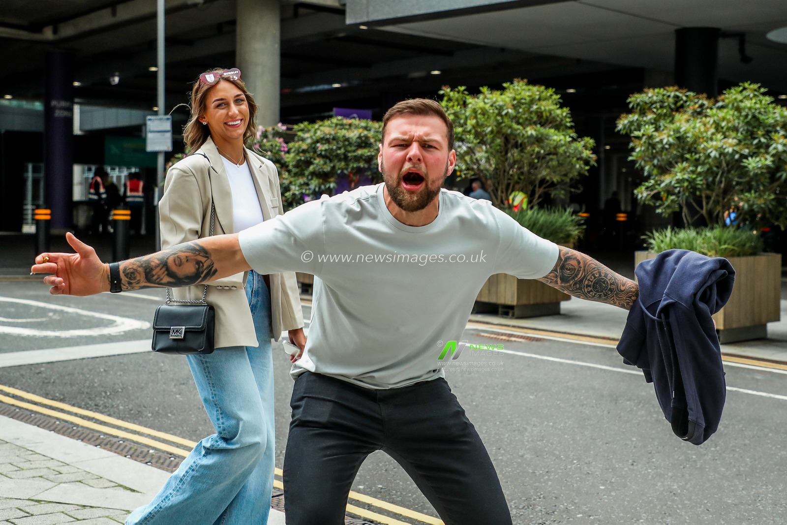 Fans arrive at Wembley Stadium prior to the Betfred Challenge Cup Final Warrington Wolves vs Hull KR at Wembley Stadium, London, United Kingdom, 7th June 2025

(Photo by Izzy Poles/News Images)