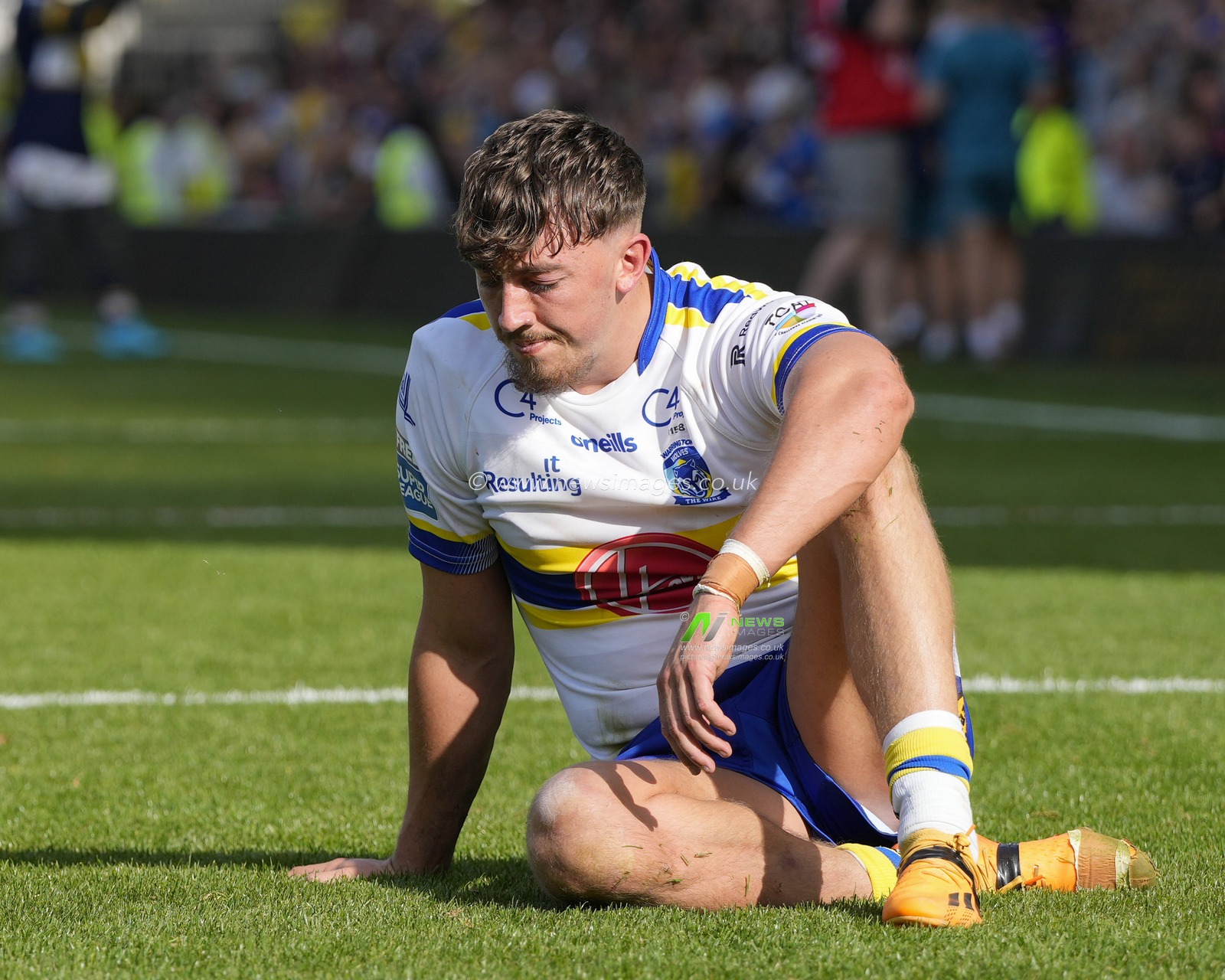 A dejected Matty Ashton #5 of Warrington Wolves after the defeat in the Betfred Super League Round 22 match Leeds Rhinos vs Warrington Wolves at Headingley Stadium, Leeds, United Kingdom, 20th August 2023

(Photo by Steve Flynn/News Images)