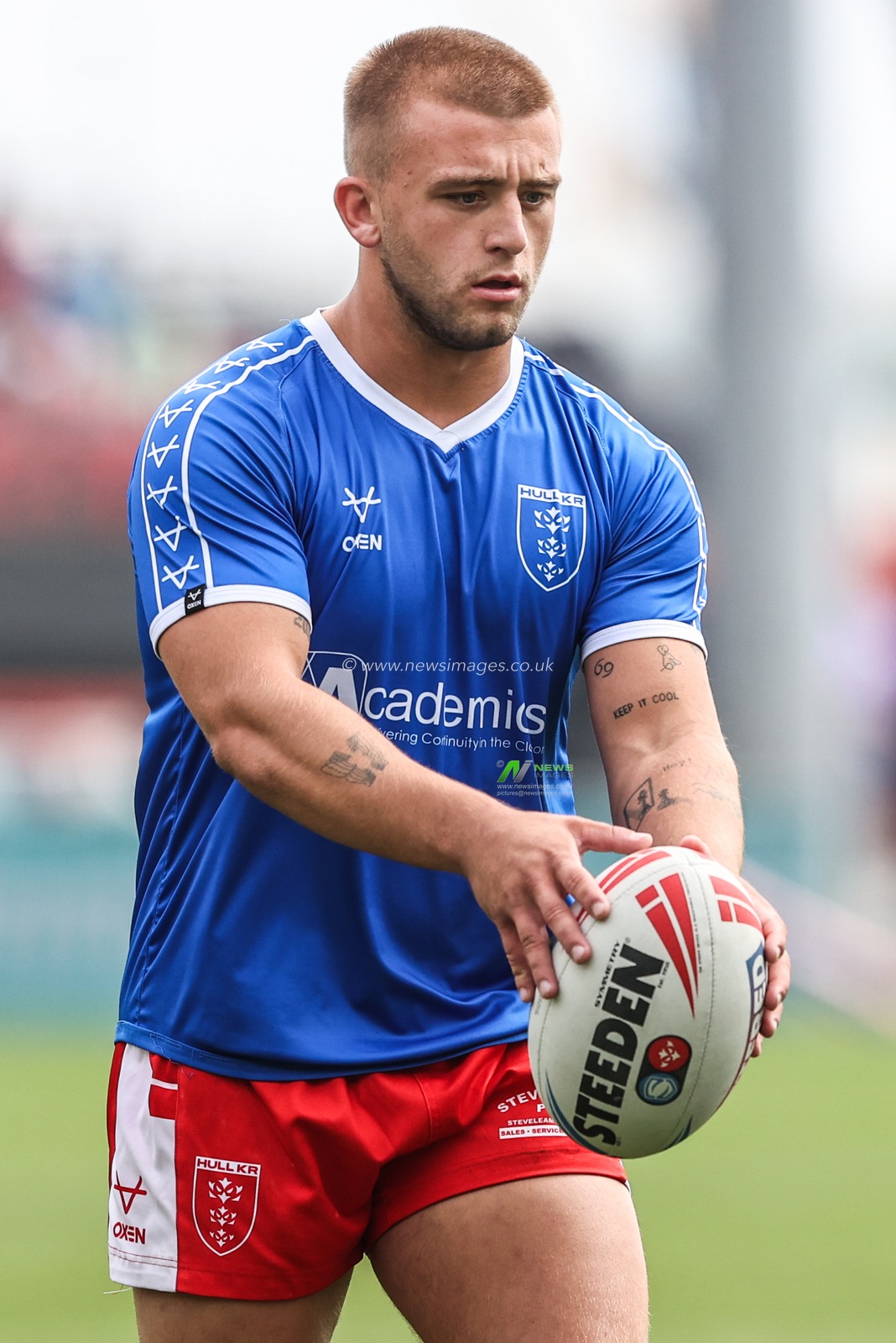 Mikey Lewis of Hull KR in the pre-game warm up during the Betfred Super League round 21 match Hull KR vs Castleford Tigers at Sewell Group Craven Park, Kingston upon Hull, United Kingdom, 9th August 2025

(Photo by Alfie Cosgrove/News Images)