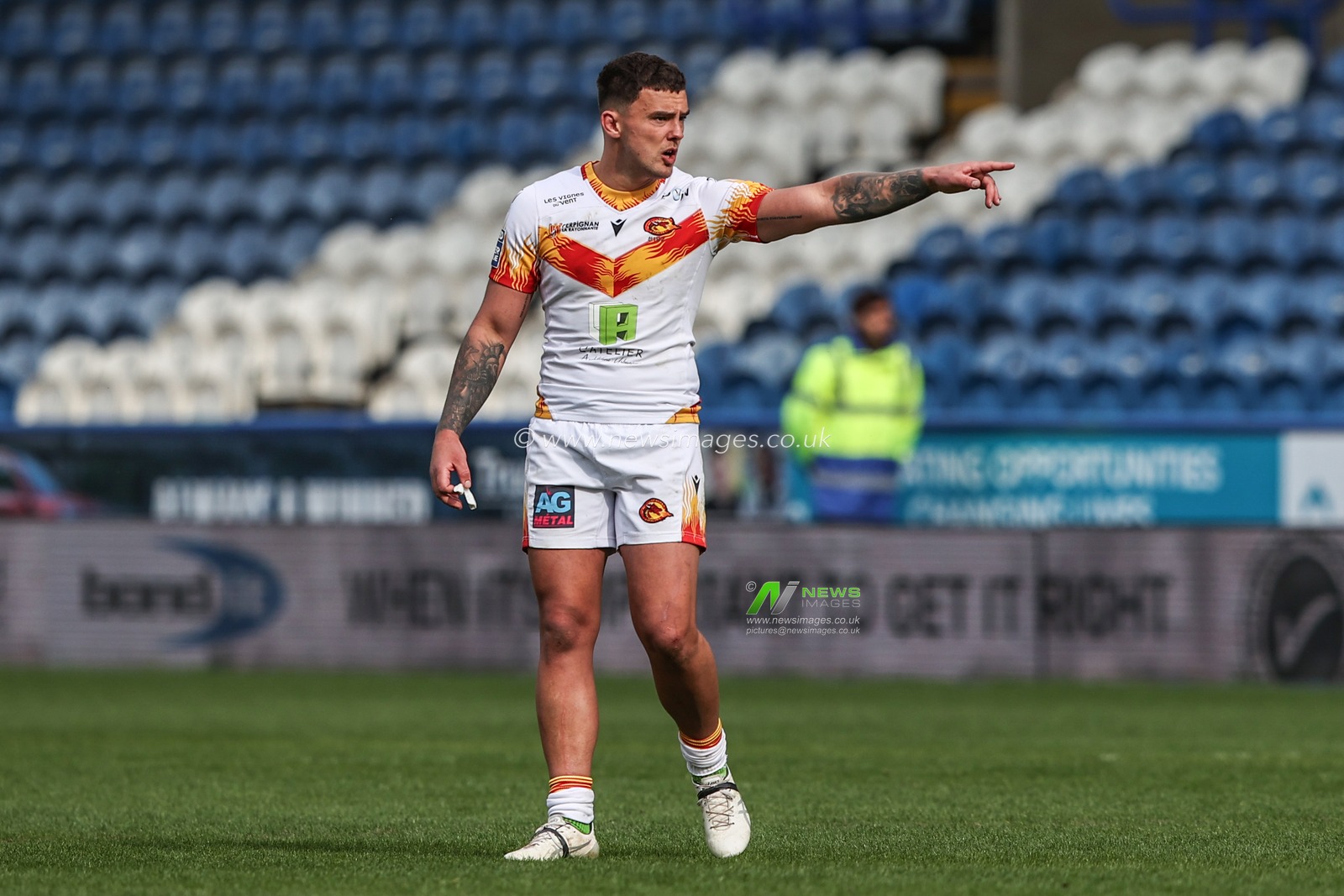 Oliver Partingon of Catalan Dragons gives team mates instructions during the Betfred Super League match Huddersfield Giants vs Catalans Dragons at John Smith's Stadium, Huddersfield, United Kingdom, 13th April 2025

(Photo by Alfie Cosgrove/News Images)