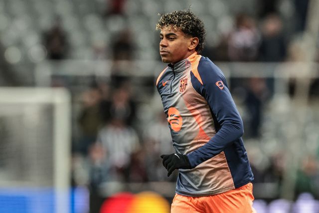 Lamine Yamal of Barcelona in the pregame warmup session during the UEFA Champions League Last 16 match Newcastle Untied vs Barcelona at St. James's Park, Newcastle, United Kingdom on 10 March 2026

(Photo by Mark Cosgrove/News Images)