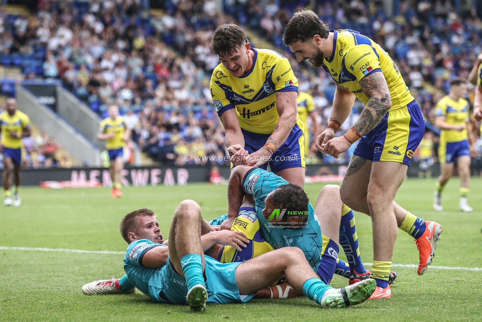 Marc Sneyd of Warrington Wolves celebrates his try during the Betfred Super League round 15 match Warrington Wolves vs Huddersfield Giants at Halliwell Jones Stadium, Warrington, United Kingdom, 21st June 2025

(Photo by Alfie Cosgrove/News Images)