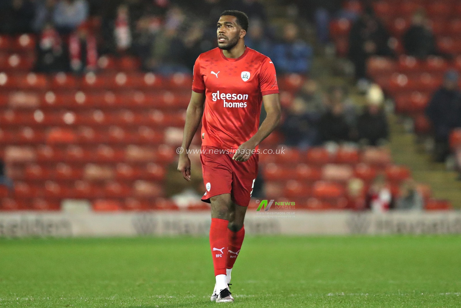 Barnsley's Donovan Pines during the Sky Bet League 1 match Barnsley vs Reading at Oakwell, Barnsley, United Kingdom, 26th November 2024

(Photo by Sam Eaden/News Images)