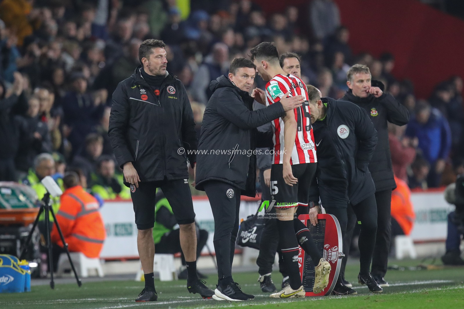 Paul Heckingbottom manager of Sheffield United embraces Anel AhmedhodÅ¾iÄ‡ #15 of Sheffield United as he is substituted during the Emirates FA Cup Fourth Round Replay match Sheffield United vs Wrexham at Bramall Lane, Sheffield, United Kingdom, 7th February 2023

(Photo by James Heaton/News Images)