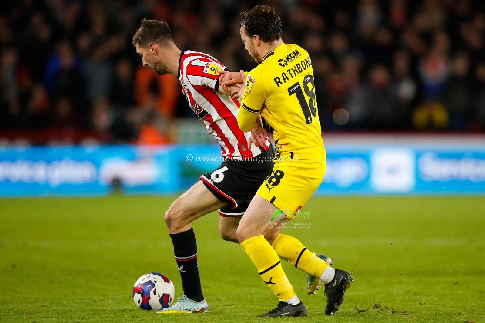 Chris Basham #6 of Sheffield United and Ollie Rathbone #18 of Rotherham United during the Sky Bet Championship match Sheffield United vs Rotherham United at Bramall Lane, Sheffield, United Kingdom, 8th November 2022

(Photo by Ben Early/News Images)