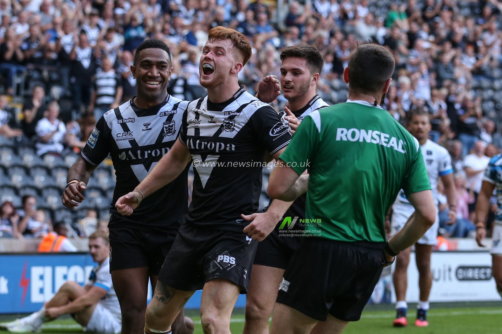Ellis Longstaff #38 of Hull FC celebrates his try to make it 28-6