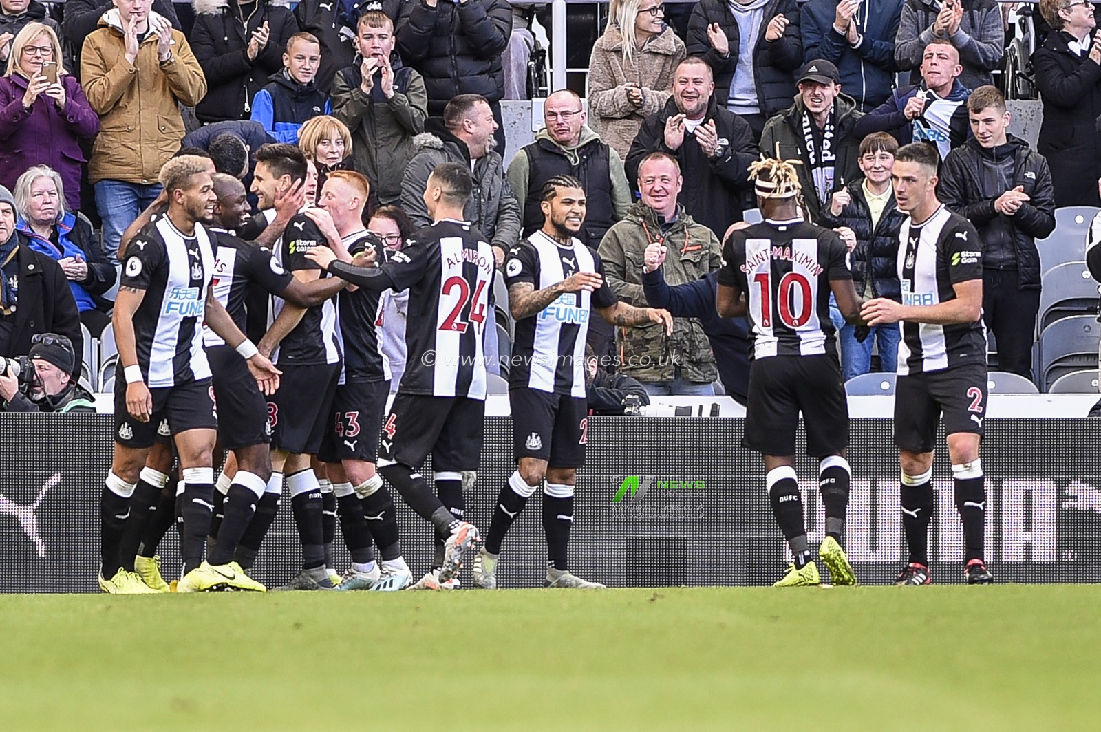 27th October 2019, St. James's Park, Newcastle, England; Premier League, Newcastle United v Wolverhampton Wanderers : Jamaal Lascelles of Newcastle United celebrates with his team mates after scoring

Credit: Iam Burn/News Images