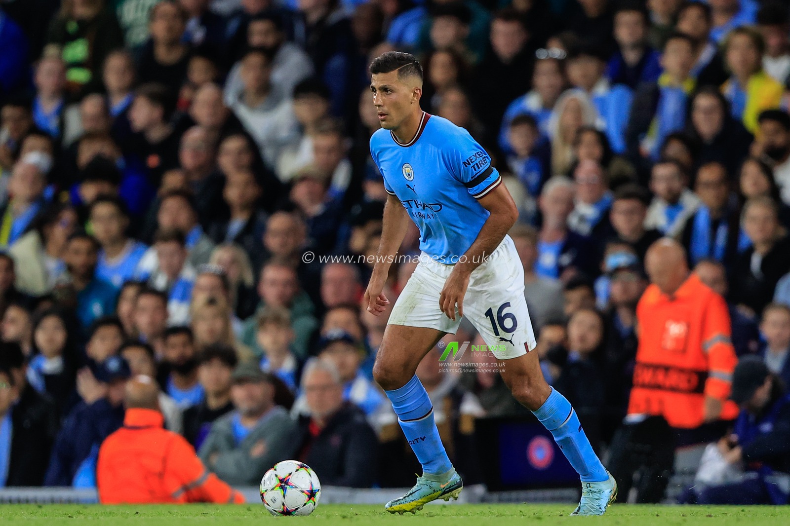 Rodri #16 of Manchester City with the ball during the UEFA Champions League match Manchester City vs Borussia Dortmund at Etihad Stadium, Manchester, United Kingdom, 14th September 2022

(Photo by Conor Molloy/News Images)