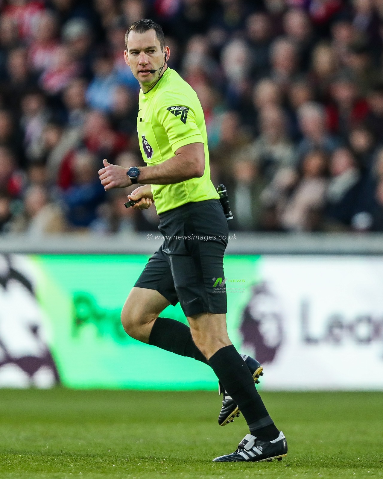 Referee Jarred Gillett in action during the Premier League match Brentford vs Aston Villa at The Gtech Community Stadium, London, United Kingdom, 8th March 2025

(Photo by Izzy Poles/News Images)