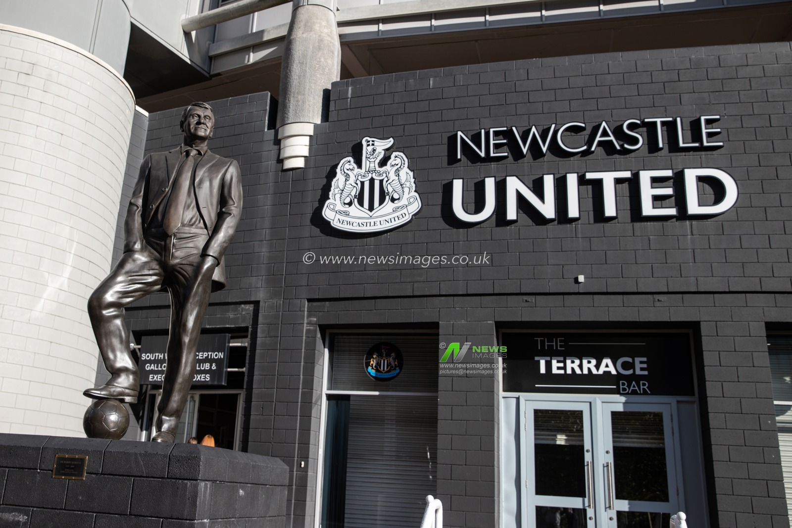 The statue of Sir Bobby Robson during the Rugby League World Cup 2021 match England vs Samoa at St. James's Park, Newcastle, United Kingdom, 15th October 2022

(Photo by Mark Cosgrove/News Images)