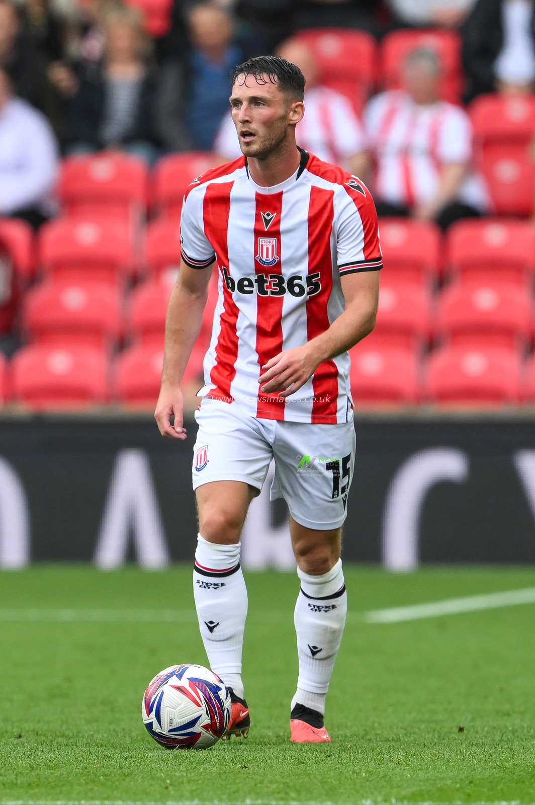 Jordan Thompson of Stoke City during the Sky Bet Championship match Stoke City vs Coventry City at Bet365 Stadium, Stoke-on-Trent, United Kingdom, 10th August 2024

(Photo by Craig Thomas/News Images)