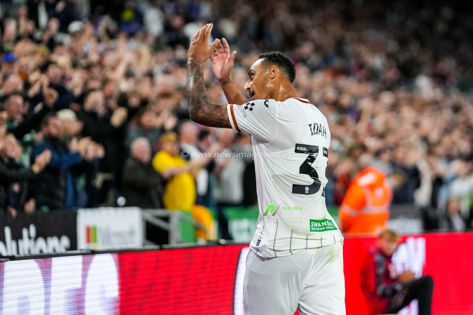 Adam Idah of Swansea City celebrates scoring his teams second goal during the Sky Bet Championship match Swansea City vs Watford at Swansea.com Stadium, Swansea, United Kingdom on 01 September 2026

(Photo by Andrew Lewis/News Images)