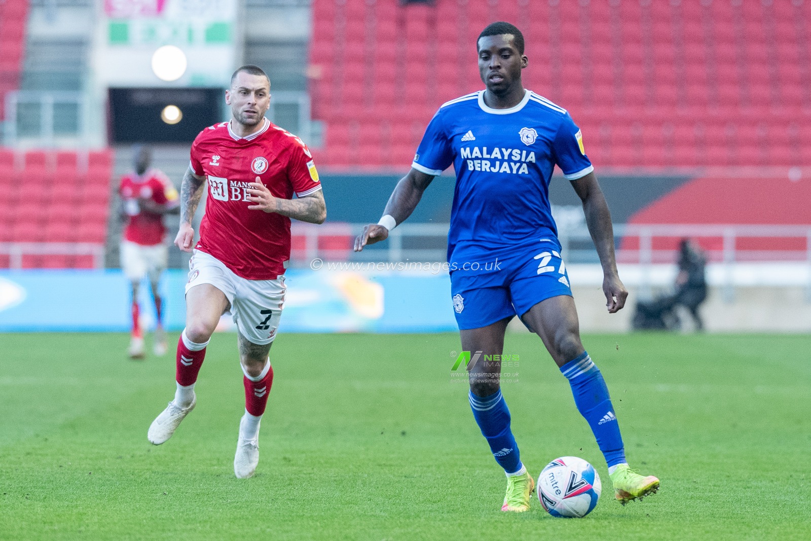 Sheyi Ojo #27 of Cardiff City collects the ball and looks for options in the Bristol City area