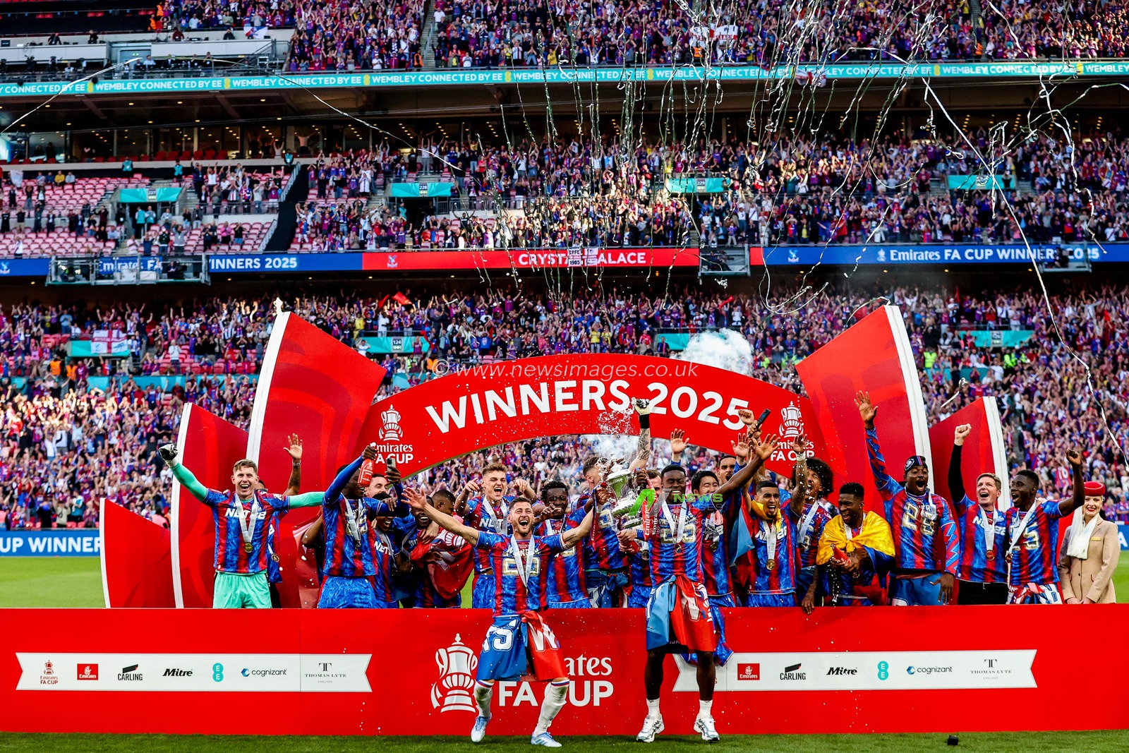 Crystal Palace lift the FA Cup after the teams victory following the Emirates FA Cup Final match Crystal Palace vs Manchester City at Wembley Stadium, London, United Kingdom, 17th May 2025

(Photo by Alfie Cosgrove/News Images)