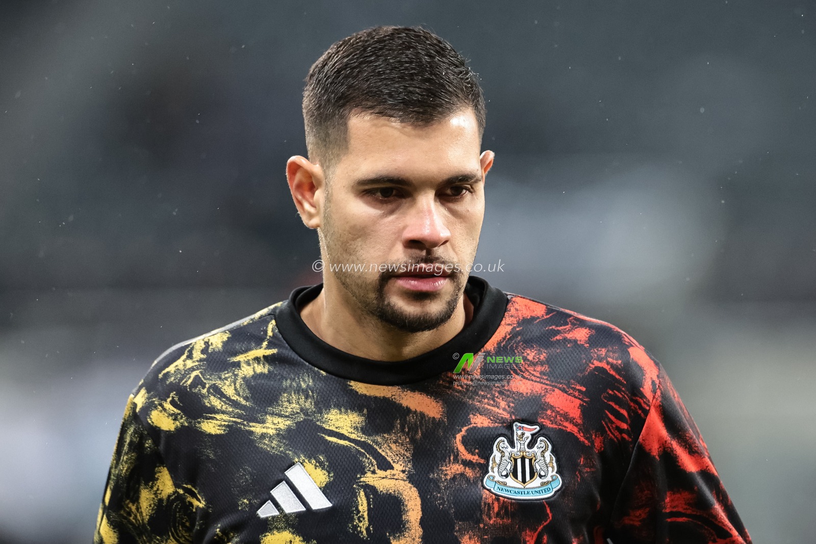 Bruno Guimaraes of Newcastle Untied in the pregame warmup session during the Premier League match Newcastle United vs Leeds United at St. James's Park, Newcastle, United Kingdom, 7th January 2026

(Photo by Mark Cosgrove/News Images)

*** GER AUT SUI OUT ***
