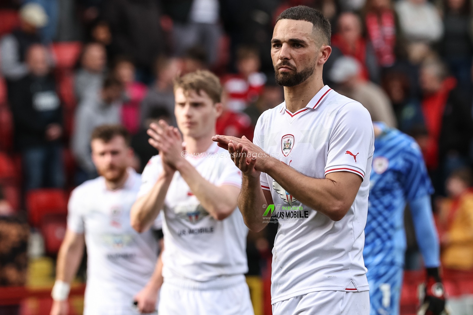 Adam Phillips of Barnsley applauds the travelling fans during the Sky Bet League 1 match Charlton Athletic vs Barnsley at The Valley, London, United Kingdom, 6th April 2024

(Photo by Mark Cosgrove/News Images)