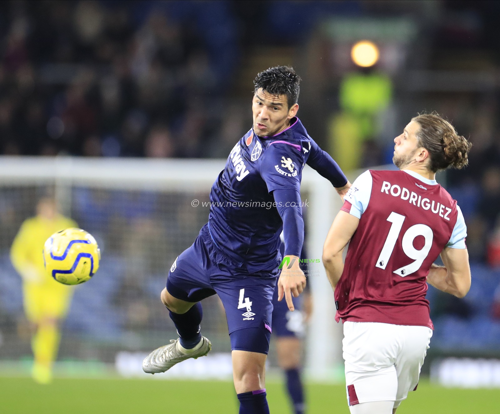 9th November 2019, Turf Moor, Burnley, England; Premier League, Burnley v West Ham United : Fabian Balbuena (4) of West Ham United wins the header against Jay Rodriguez (19) of Burnley

Credit: Conor Molloy/News Images