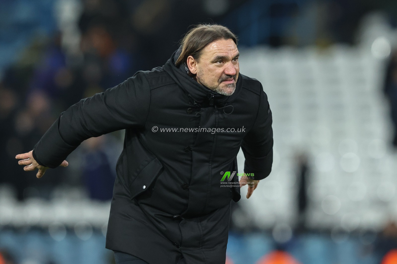 Daniel Farke Manager of Leeds United celebrates with the fans at the end of the game during the Sky Bet Championship match Leeds United vs Norwich City at Elland Road, Leeds, United Kingdom, 22nd January 2025

(Photo by Alfie Cosgrove/News Images)