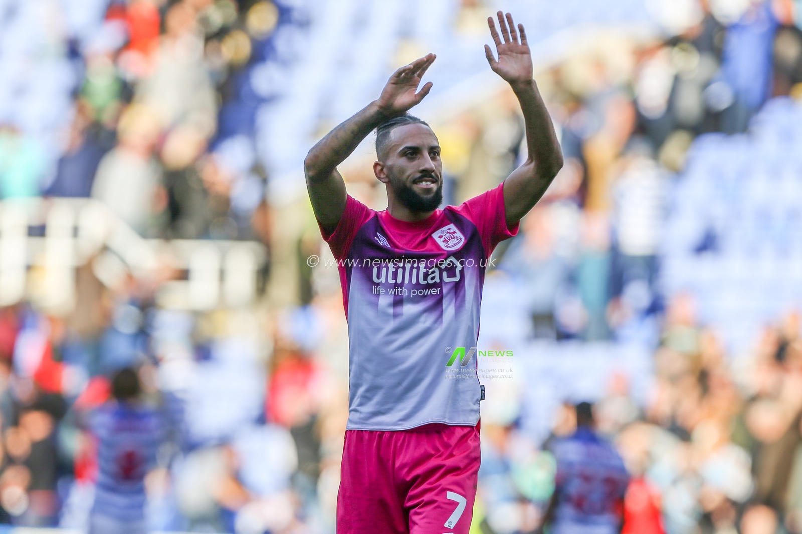 Sorba Thomas #7 of Huddersfield Town acknowledges the crowd at the final whistle during the Sky Bet Championship match Reading vs Huddersfield Town at Select Car Leasing Stadium, Reading, United Kingdom, 1st October 2022

(Photo by Arron Gent/News Images)
