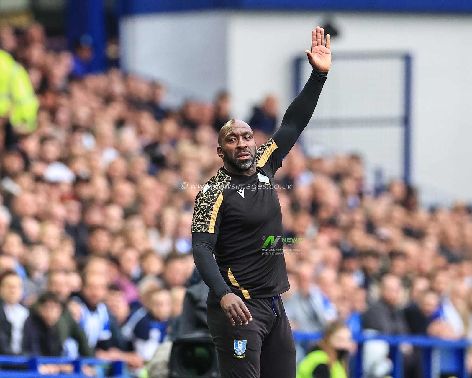 Darren Moore manager of Sheffield Wednesday gives his team instructions