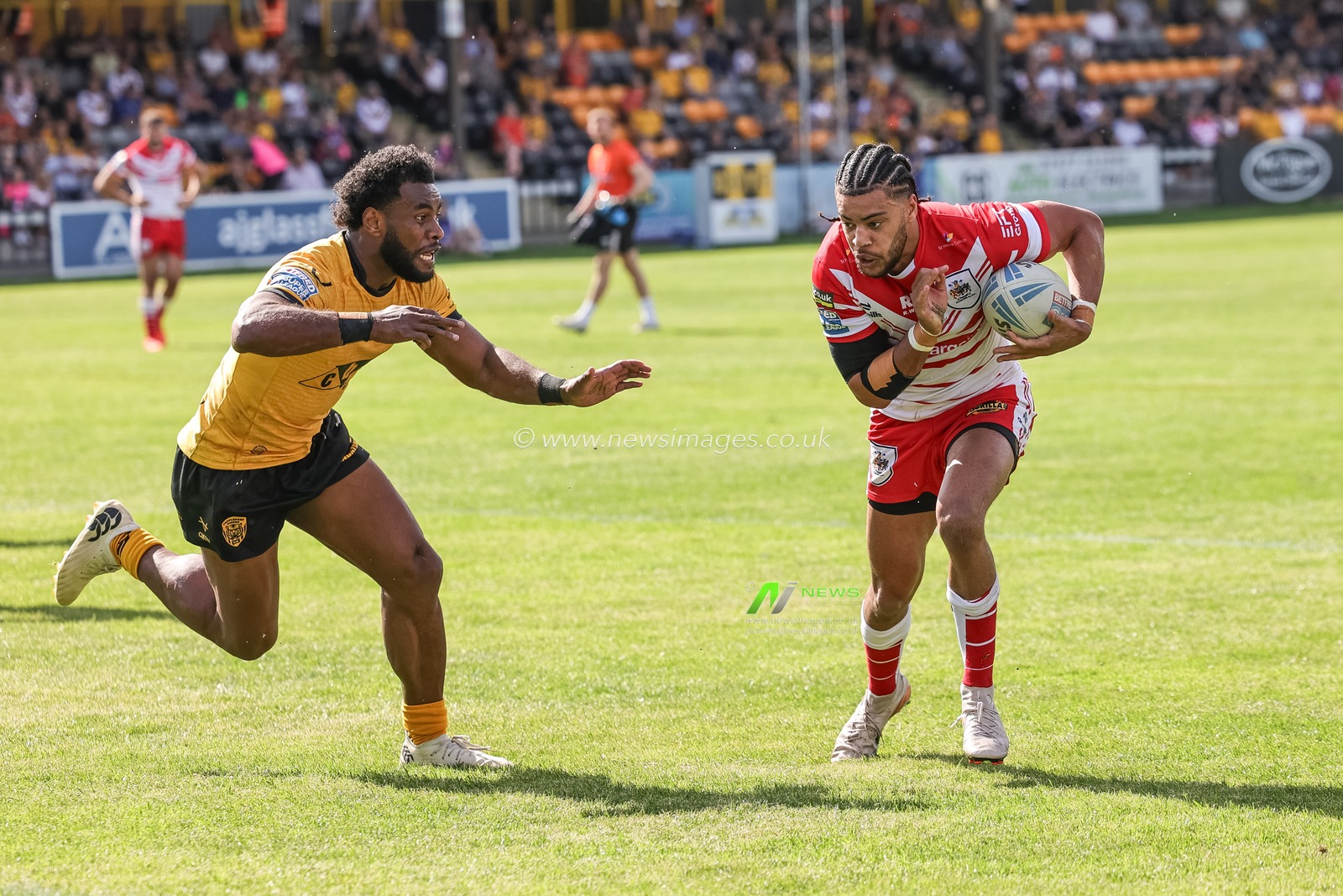 Lewis Murphy of St Helens R.F.C. goes over for a try during the Betfred Super League round 12 match Castleford Tigers vs St Helens at OneBore Stadium, Castleford, Untied Kingdom on 23 May 2026

(Photo by Mark Cosgrove/News Images)