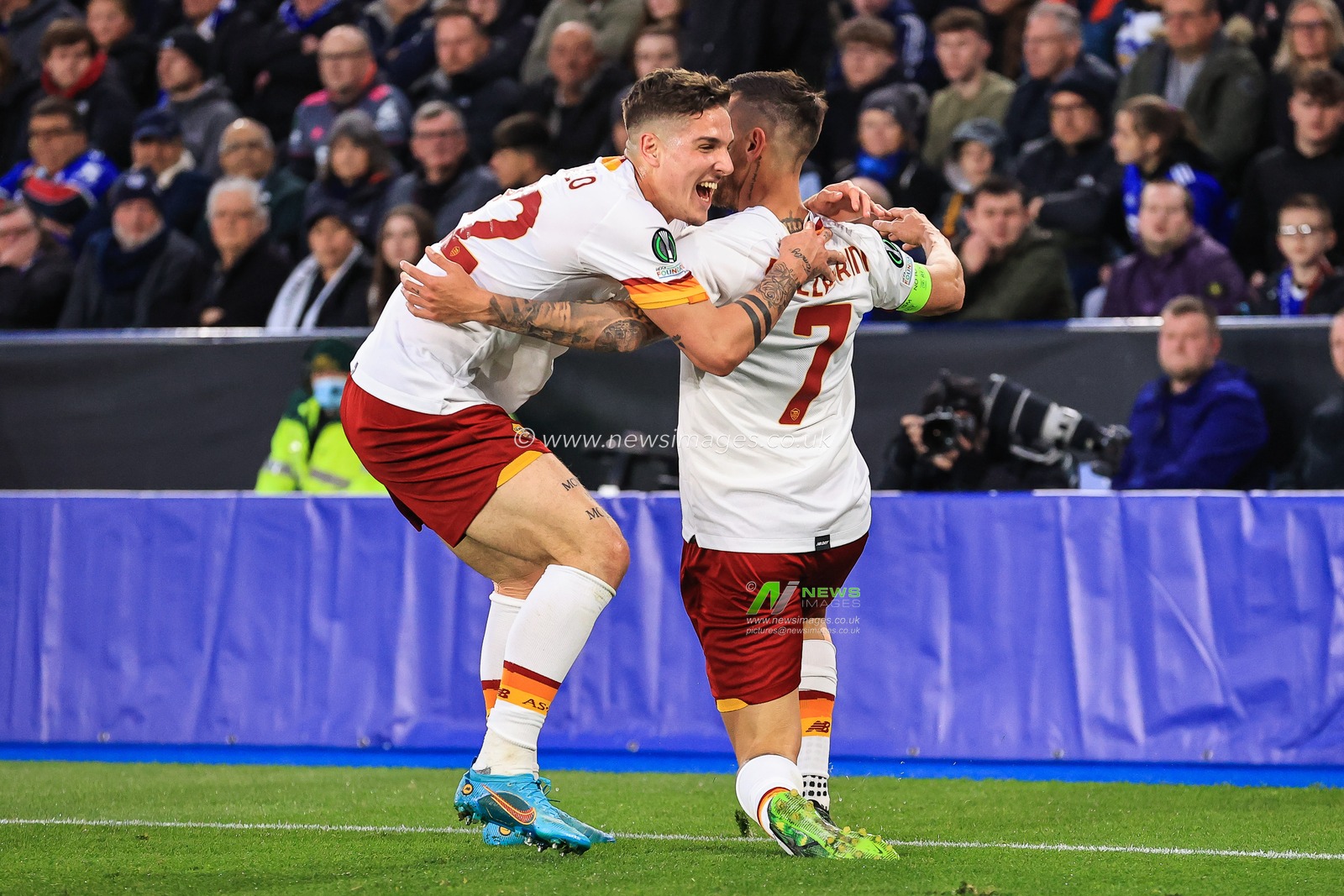 Lorenzo Pellegrini #7 of Roma celebrates his goal to make it  0-1