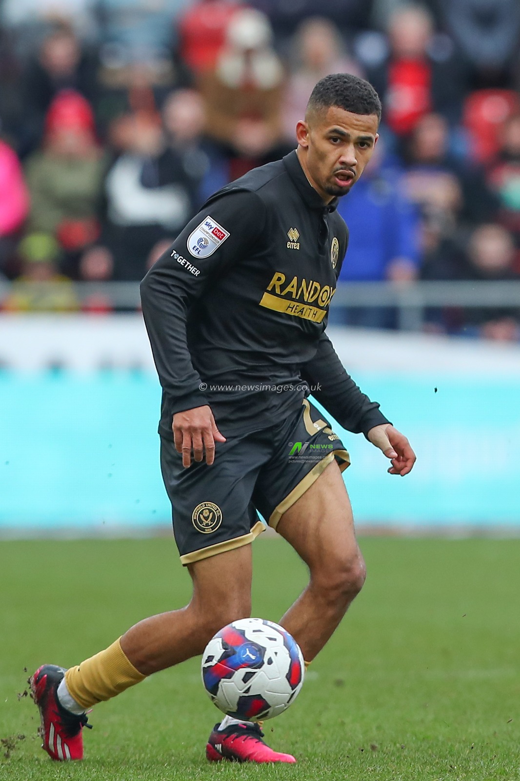 Iliman Ndiaye #29 of Sheffield United passes the ball during the Sky Bet Championship match Rotherham United vs Sheffield United at New York Stadium, Rotherham, United Kingdom, 4th February 2023

(Photo by Gareth Evans/News Images)