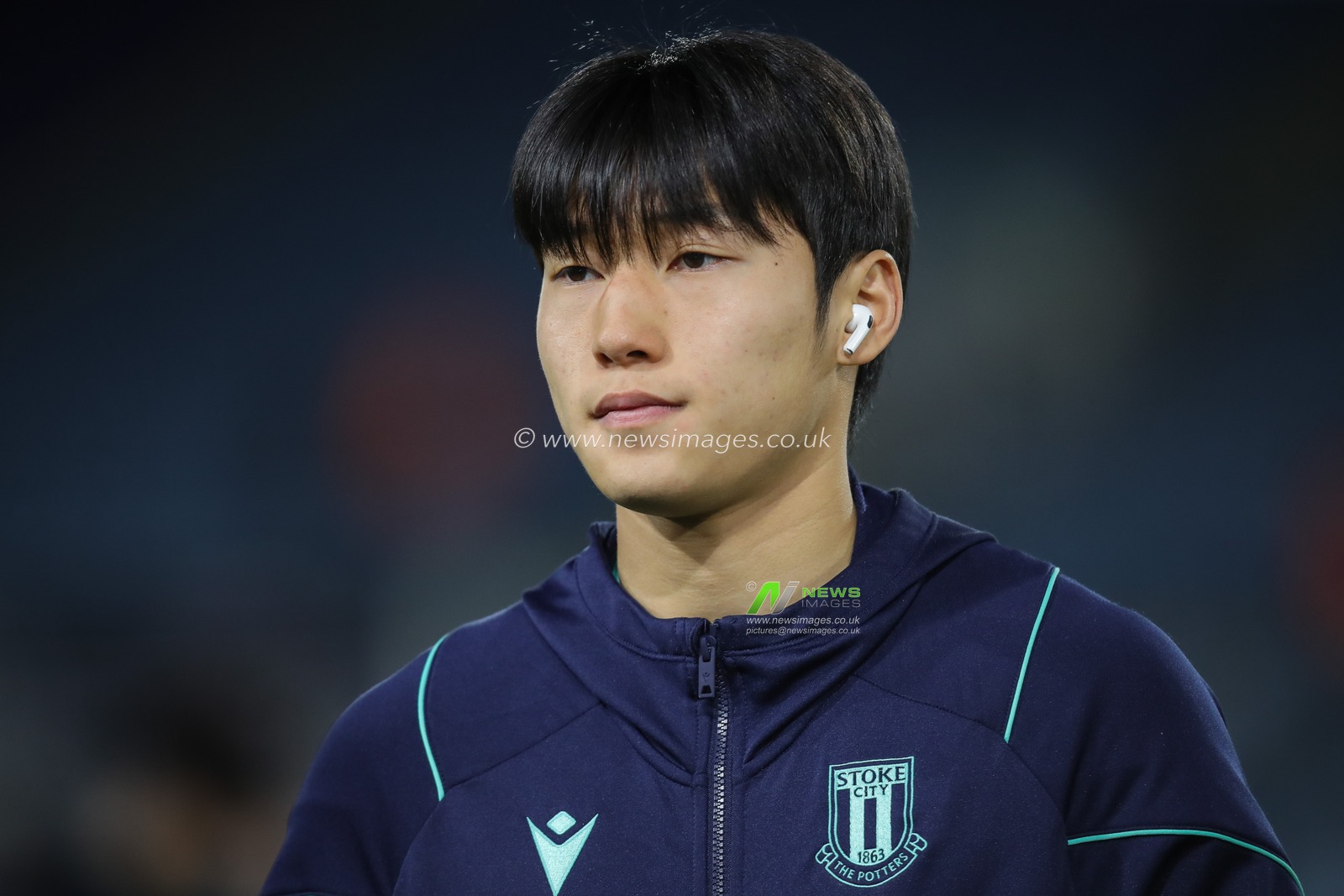 Bae Jun-Ho of Stoke City arrives at Elland Road Stadium ahead of the Sky Bet Championship match Leeds United vs Stoke City at Elland Road, Leeds, United Kingdom, 5th March 2024

(Photo by James Heaton/News Images)