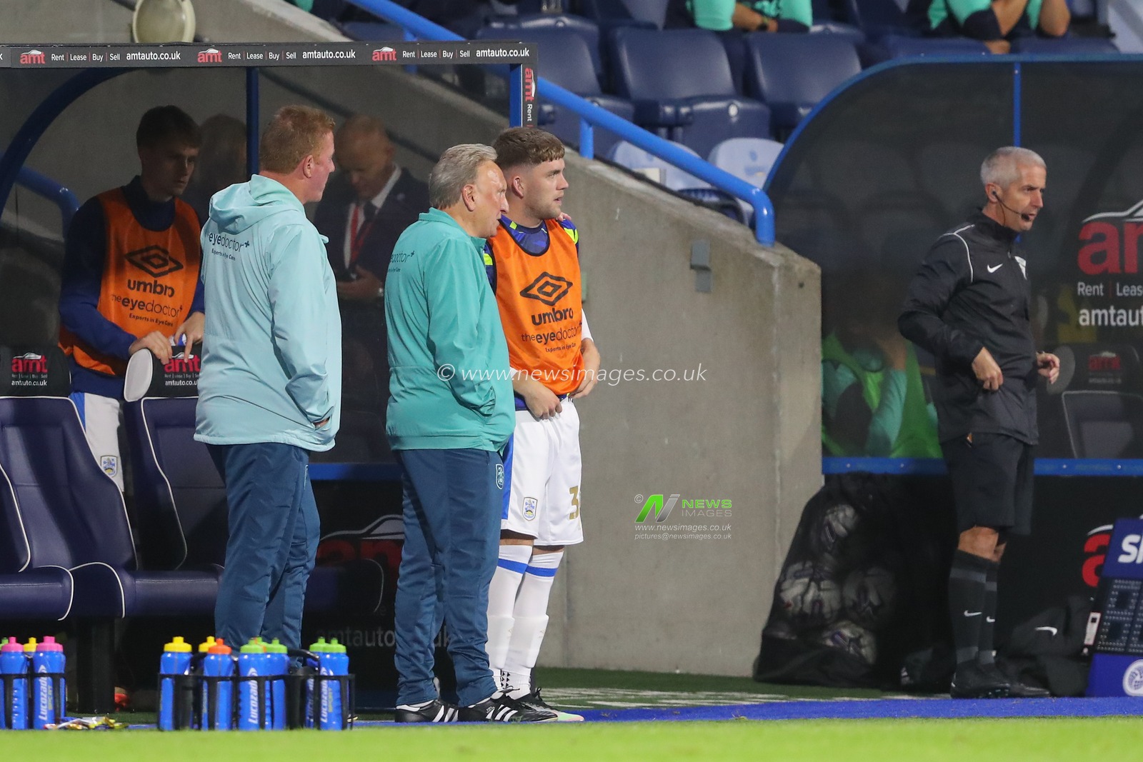 Neil Warnock manager of Huddersfield Town talks with Ben Jackson #30 of Huddersfield Town during the Sky Bet Championship match Huddersfield Town vs Stoke City at John Smith's Stadium, Huddersfield, United Kingdom, 20th September 2023

(Photo by Gareth Evans/News Images)