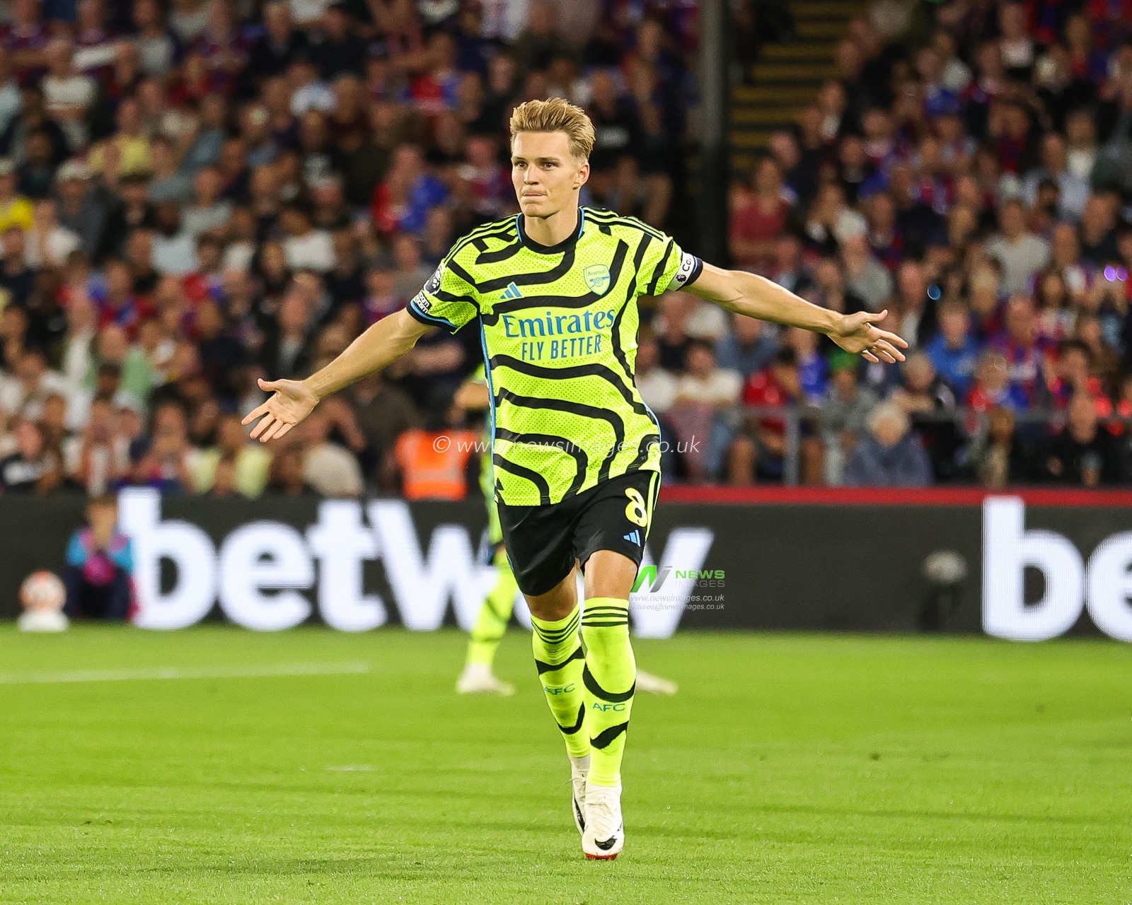 Martin Ã˜degaard #8 of Arsenal celebrates scoring a penalty to make the score 0-1 during the Premier League match Crystal Palace vs Arsenal at Selhurst Park, London, United Kingdom, 21st August 2023

(Photo by Mark Cosgrove/News Images)