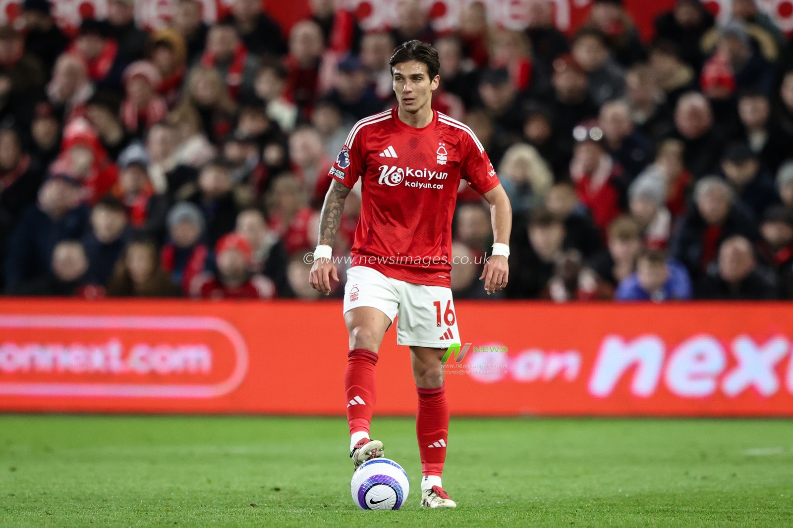 NicolÃ¡s DomÃ­nguez of Nottingham Forest with the ball during the Premier League match Nottingham Forest vs Arsenal at City Ground, Nottingham, United Kingdom, 26th February 2025

(Photo by Alfie Cosgrove/News Images)