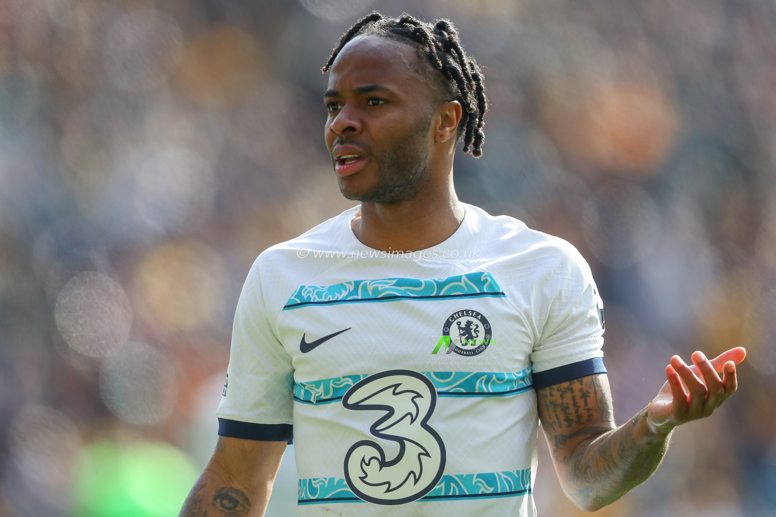 Raheem Sterling #17Â of Chelsea talks with a fan during the Premier League match Wolverhampton Wanderers vs Chelsea at Molineux, Wolverhampton, United Kingdom, 8th April 2023

(Photo by Gareth Evans/News Images)