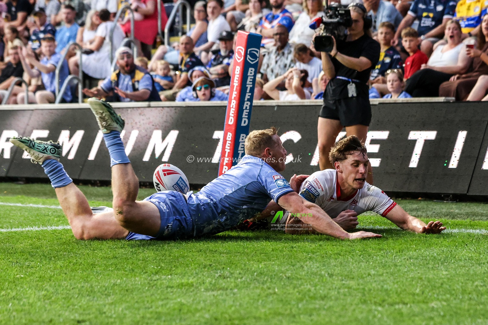 Noah Booth of Hull KR goes over for a try during the Betfred Super League round 16 match Leeds Rhinos vs Hull KR at AMT Headingley Stadium, Leeds, United Kingdom on 26 June 2026

(Photo by Alfie Cosgrove/News Images)