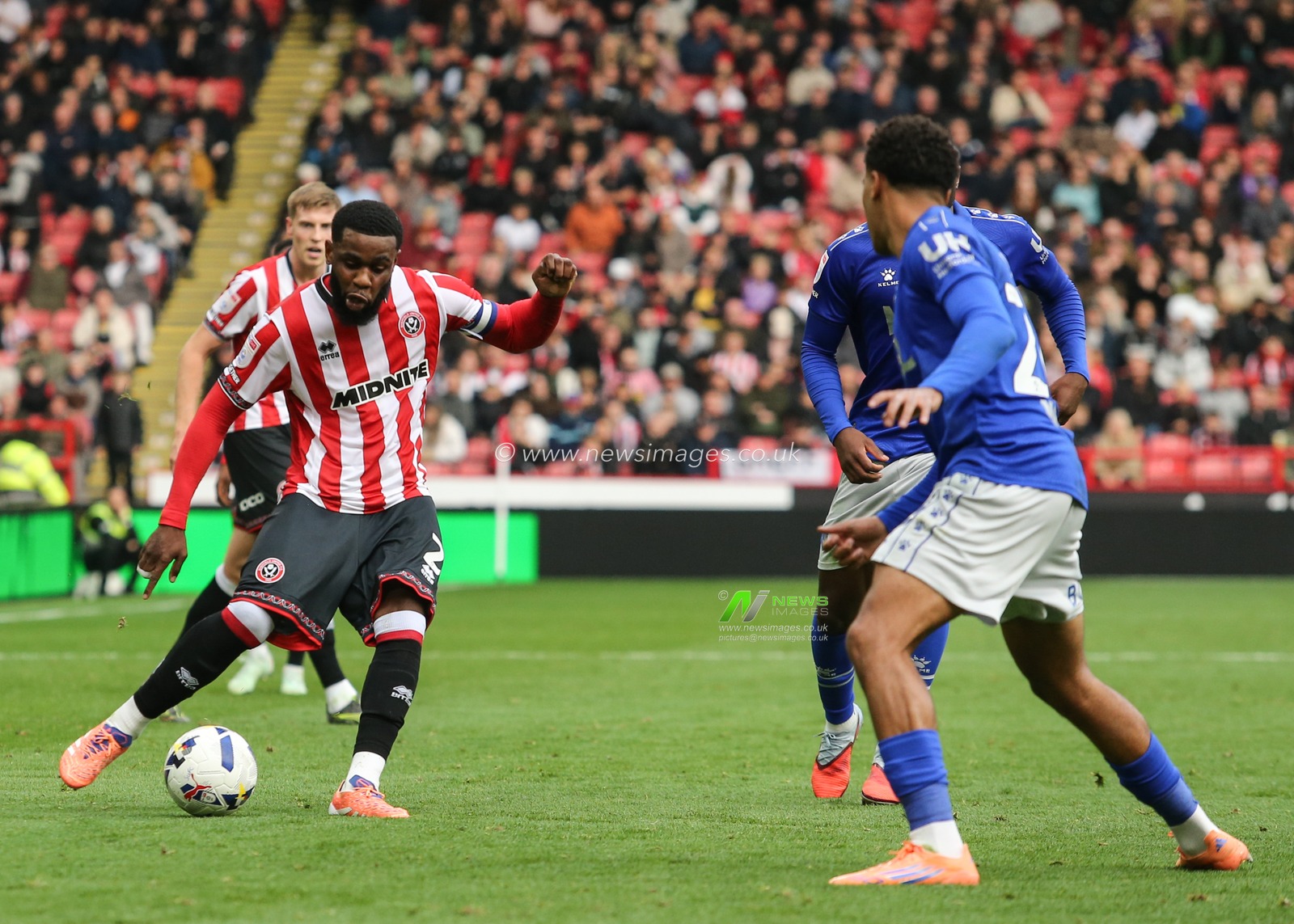 Japhet Tanganga of Sheffield United passes the ball during the Sky Bet Championship match Sheffield United vs Watford at Bramall Lane, Sheffield, United Kingdom, 18th October 2025

(Photo by Richard Bierton/News Images)