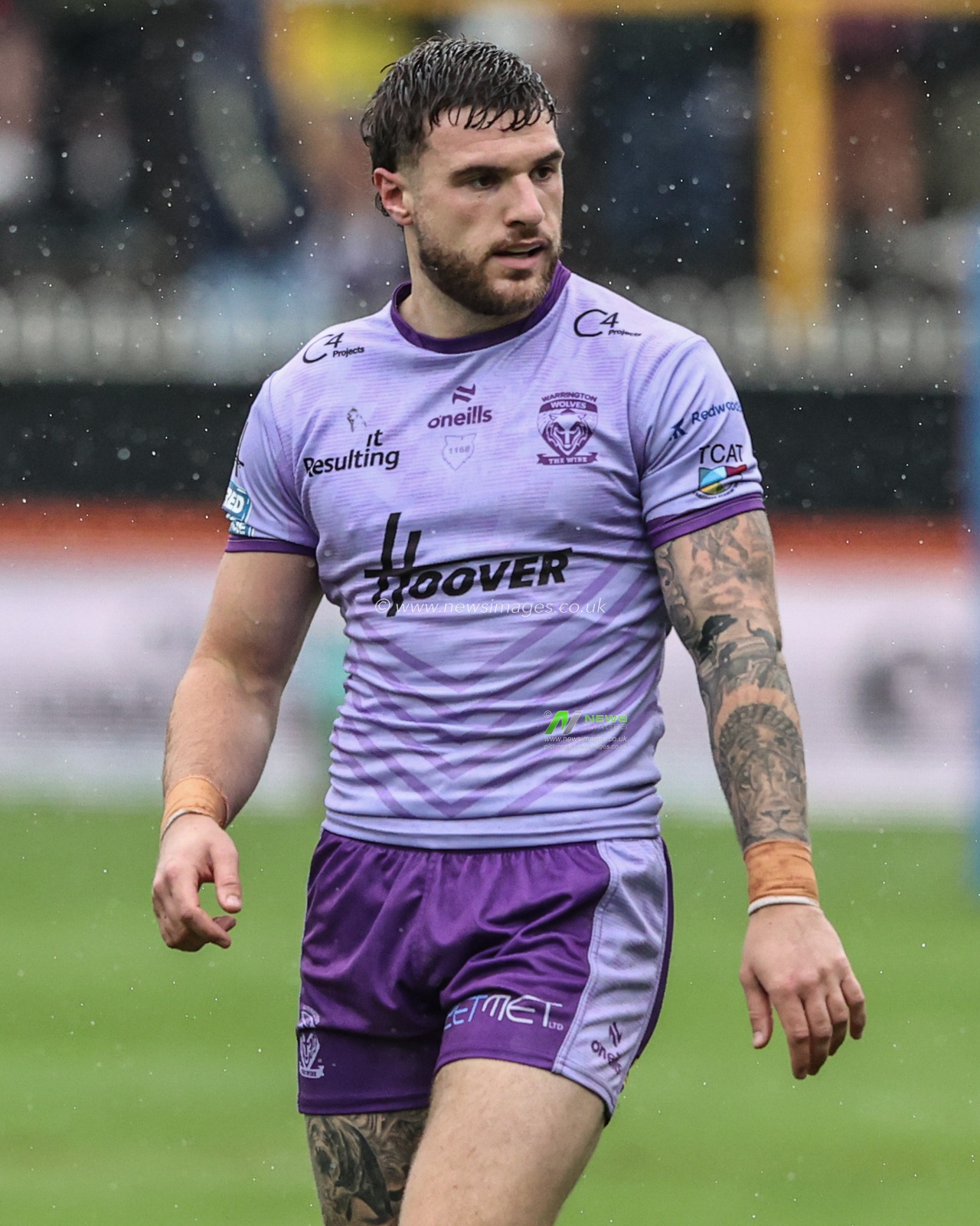 Connor Wrench of Warrington Wolves gives team mates instructions during the Betfred Super League round 19 match Castleford Tigers vs Warrington Wolves at The Mend-A-Hose Jungle, Castleford, United Kingdom, 20th July 2025

(Photo by Alfie Cosgrove/News Images)