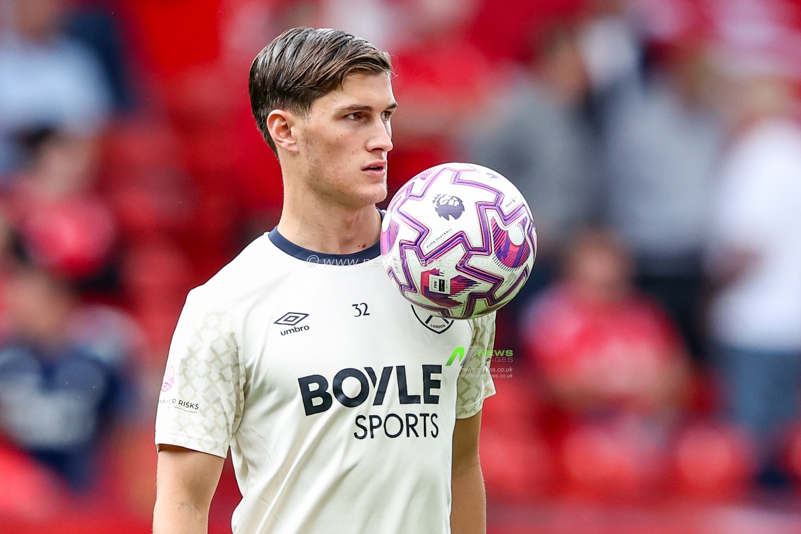 Freddie Potts of West Ham United warms up prior to the Premier League match Nottingham Forest vs West Ham United at City Ground, Nottingham, United Kingdom, 31st August 2025

(Photo by Alfie Cosgrove/News Images)