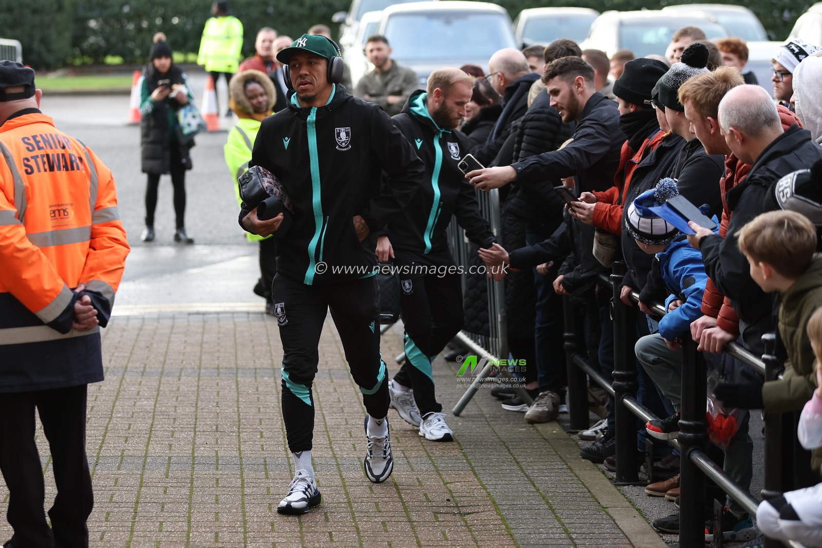 Sheffield Wednesday Players arrive at Pride Park prior to the Sky Bet Championship match Derby County vs Sheffield Wednesday at Pride Park Stadium, Derby, United Kingdom, 1st December 2024

(Photo by Alex Roebuck/News Images)