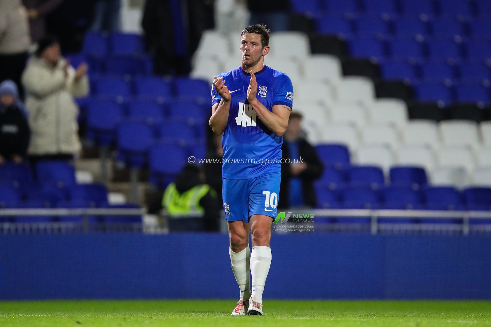 Lukas Jutkiewicz of Birmingham City applauds the home fans after the Sky Bet Championship match Birmingham City vs Middlesbrough at St Andrews, Birmingham, United Kingdom, 12th March 2024

(Photo by Gareth Evans/News Images)