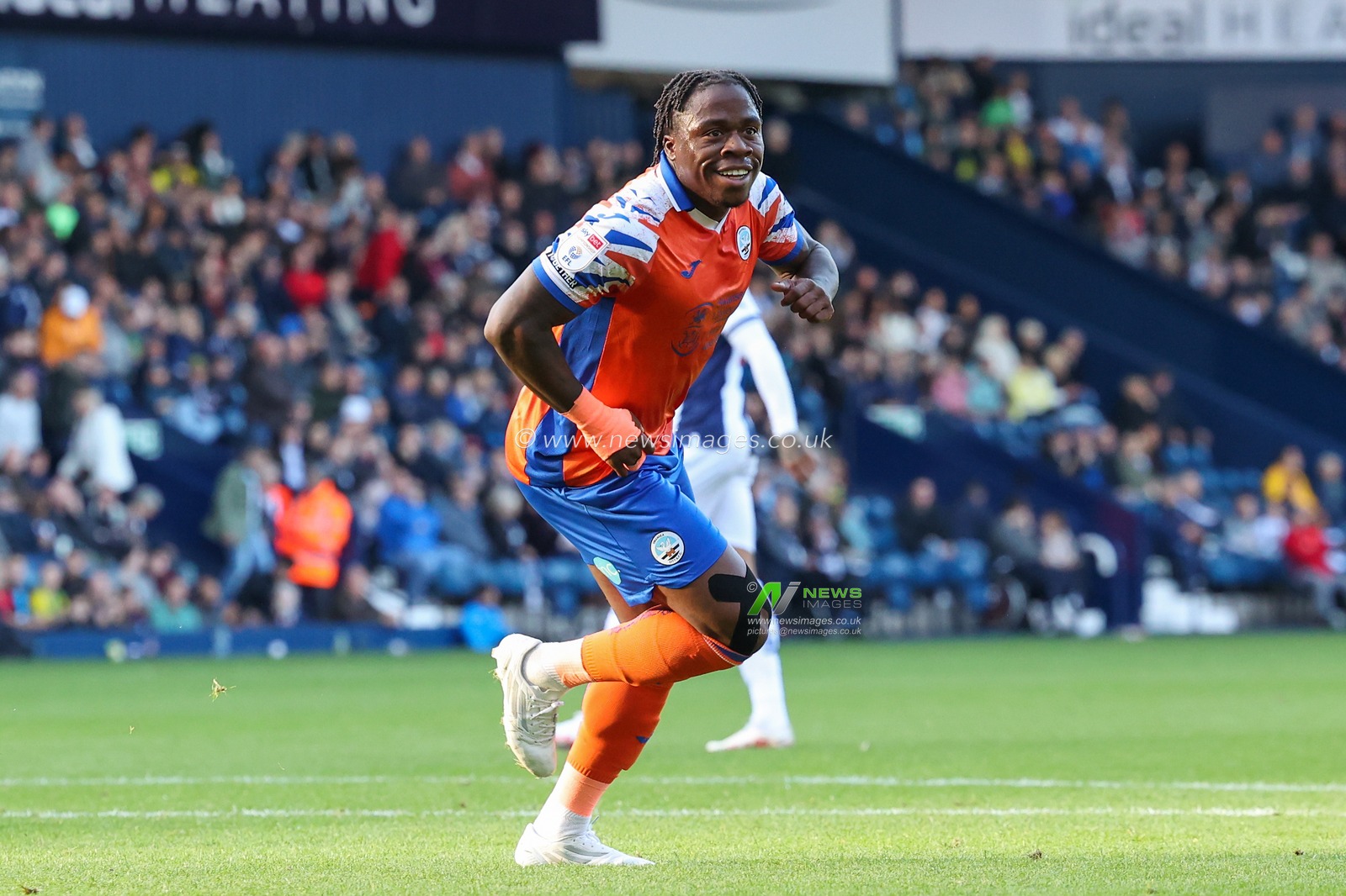 Michael Obafemi #9 of Swansea City celebrates his goal to make it 2-3 during the Sky Bet Championship match West Bromwich Albion vs Swansea City at The Hawthorns, West Bromwich, United Kingdom, 1st October 2022

(Photo by Simon Bissett/News Images)