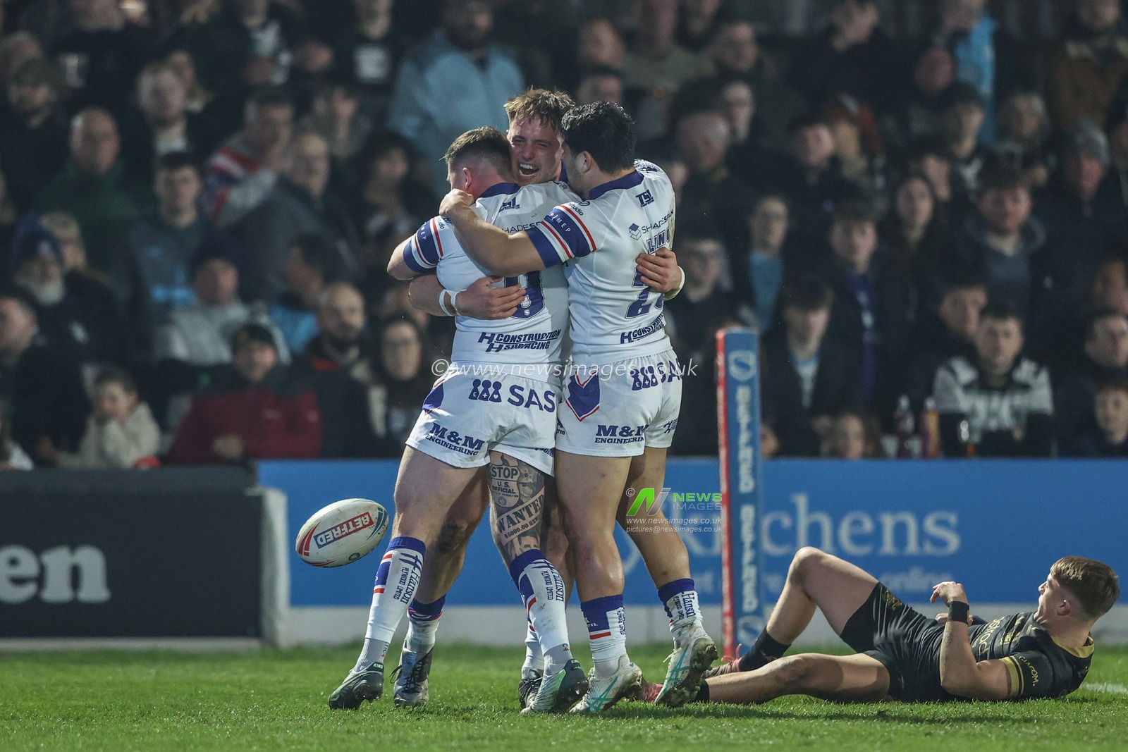 Jack Croft of Wakefield Trinity celebrates his try during the Betfred Super League Round 5 match Wakefield Trinity vs Hull FC at DIY Kitchens Stadium, Wakefield, United Kingdom, 21st March 2025

(Photo by Alfie Cosgrove/News Images)