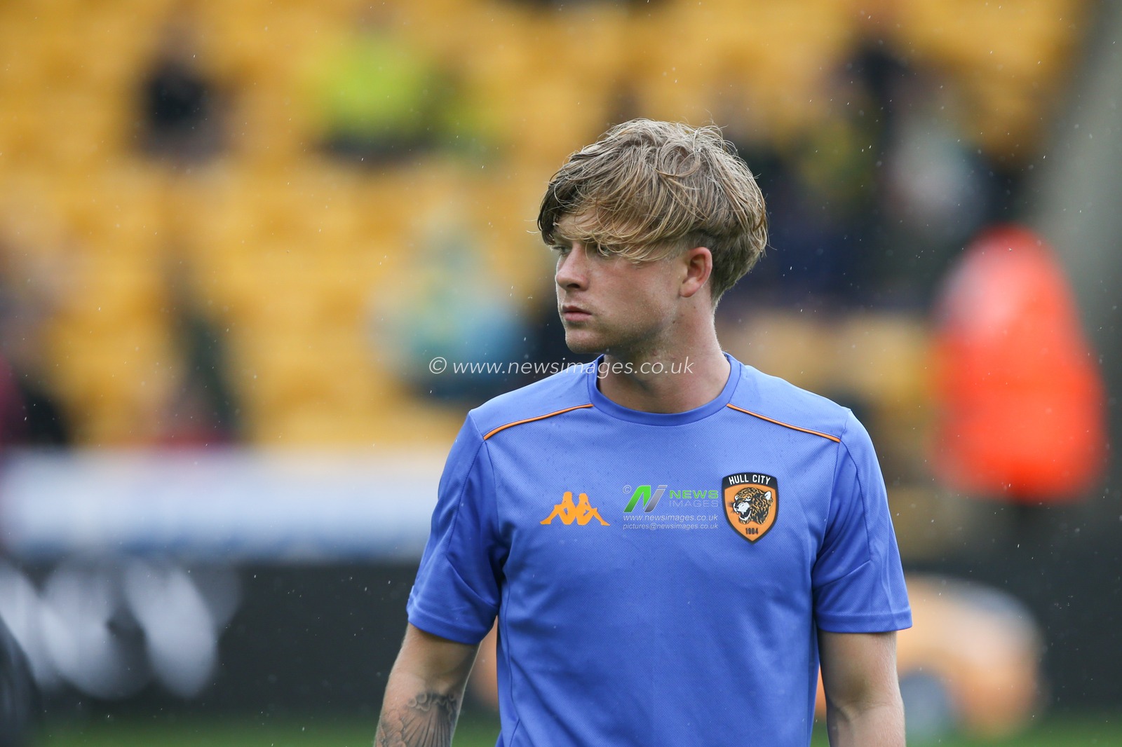 Regan Slater #27 of Hull City warms up during the Sky Bet Championship match Norwich City vs Hull City at Carrow Road, Norwich, United Kingdom, 5th August 2023

(Photo by Arron Gent/News Images)