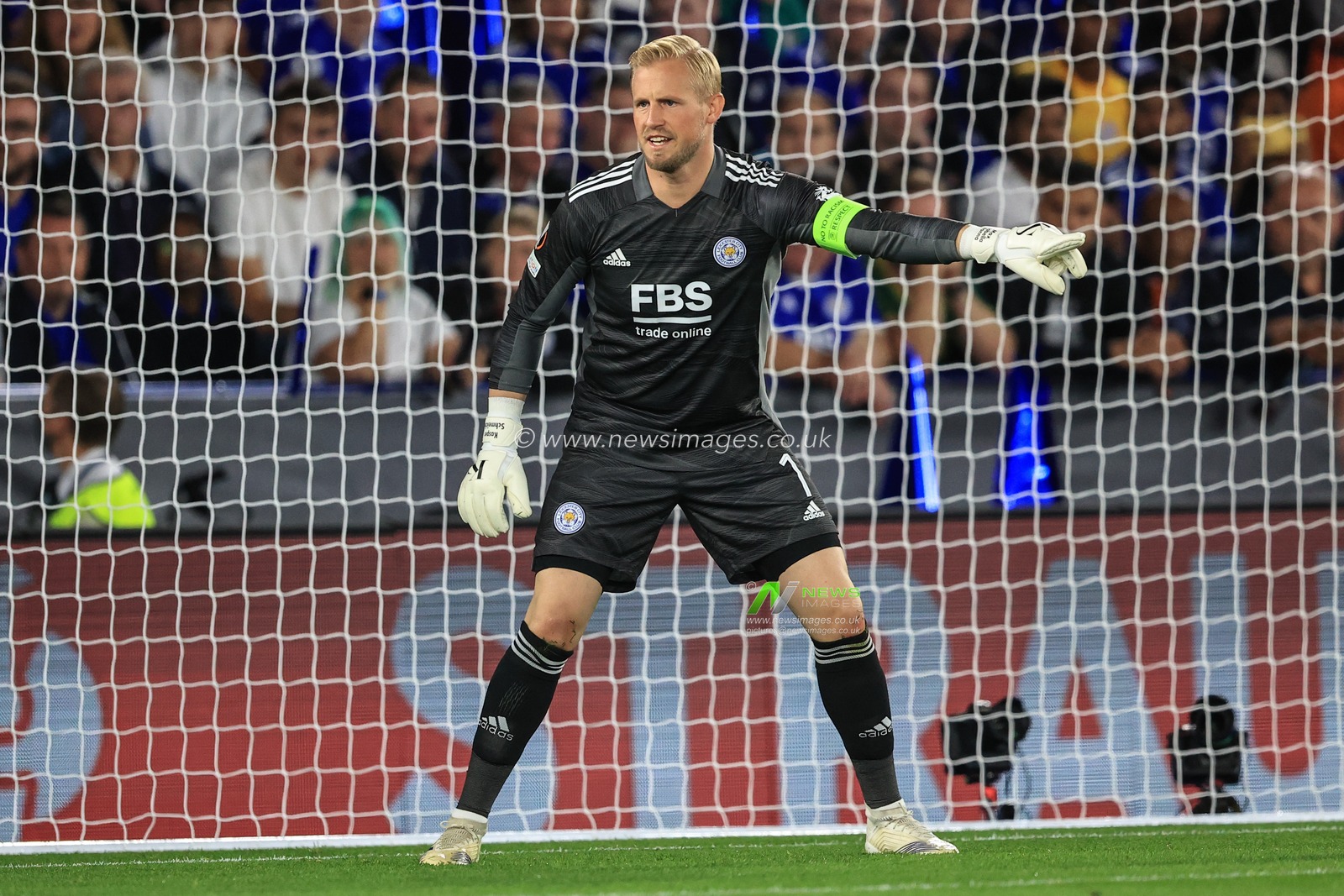 Kasper Schmeichel #1 of Leicester City gives his team instructions