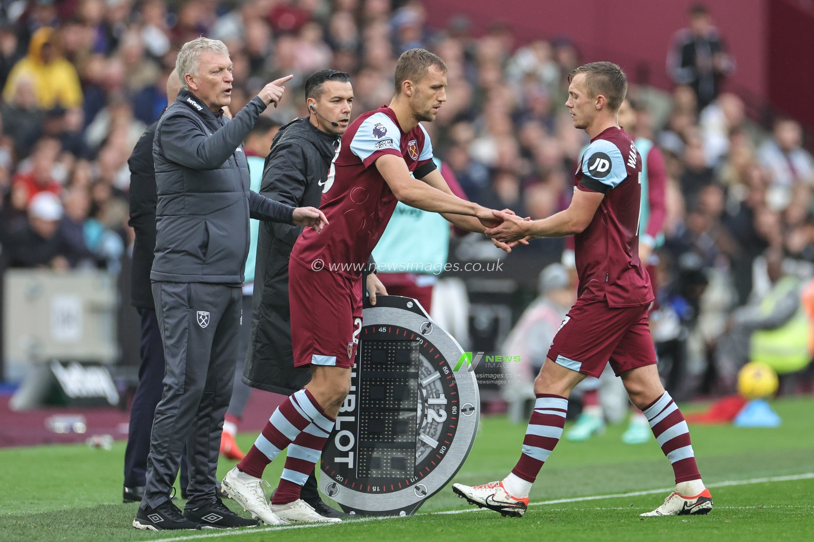 TomÃ¡Å¡ SouÄek #28 of West Ham United comes on for James Ward-Prowse #7 of West Ham United during the Premier League match West Ham United vs Everton at London Stadium, London, United Kingdom, 29th October 2023

(Photo by Mark Cosgrove/News Images)