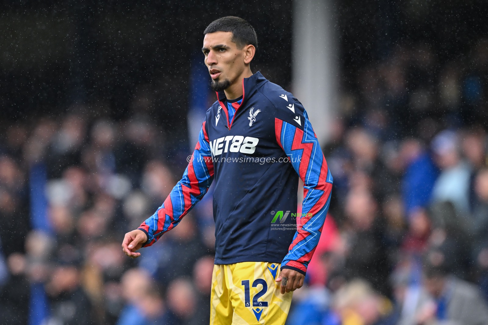 Daniel MuÃ±oz of Crystal Palace warms up ahead of the Premier League match Everton vs Crystal Palace at Goodison Park, Liverpool, United Kingdom, 28th September 2024

(Photo by Cody Froggatt/News Images)