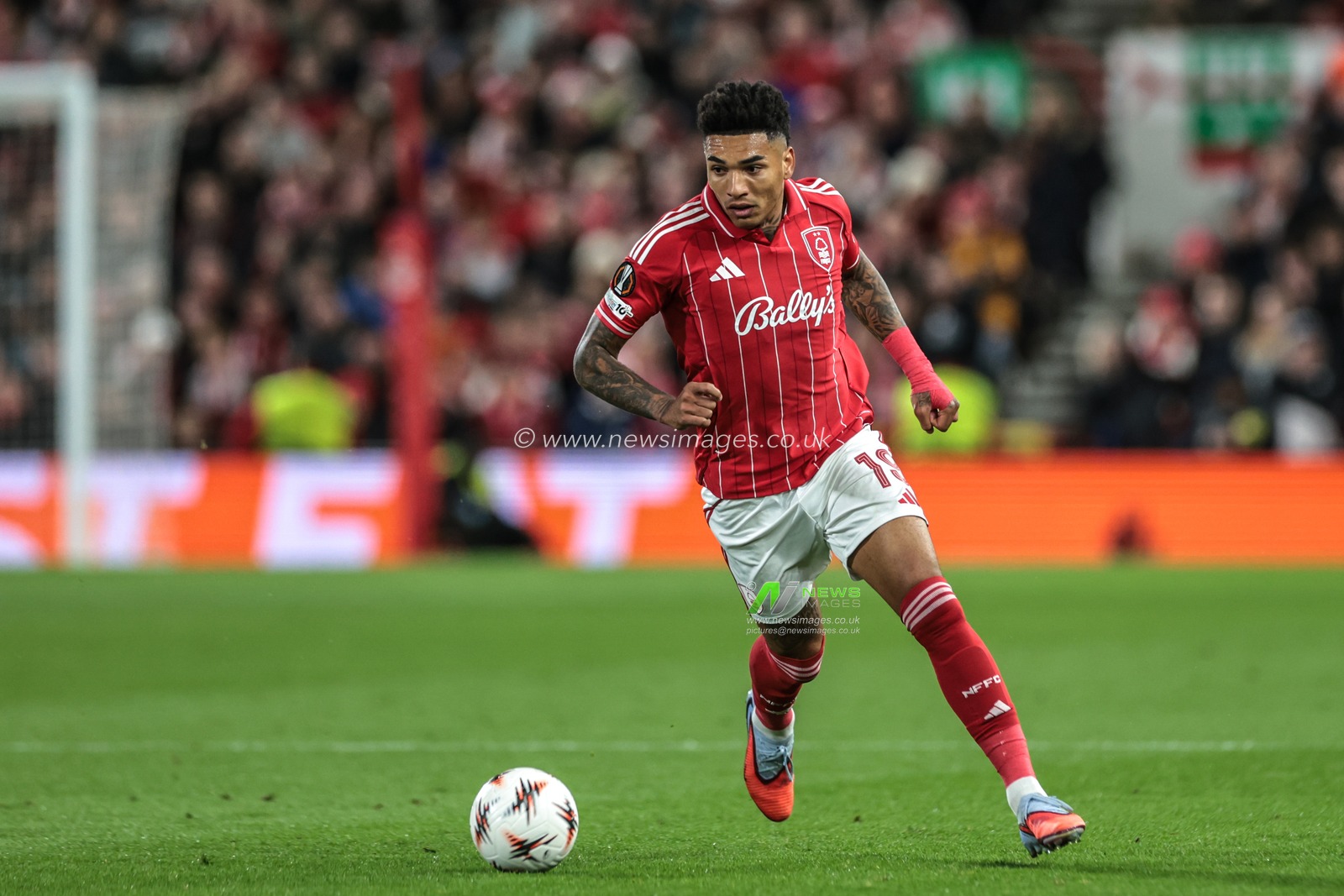 Igor Jesus of Nottingham Forest breaks with the ball during the UEFA Europa League Matchday 3 of 8 Nottingham Forest vs Porto at City Ground, Nottingham, United Kingdom, 23rd October 2025

(Photo by Mark Cosgrove/News Images)