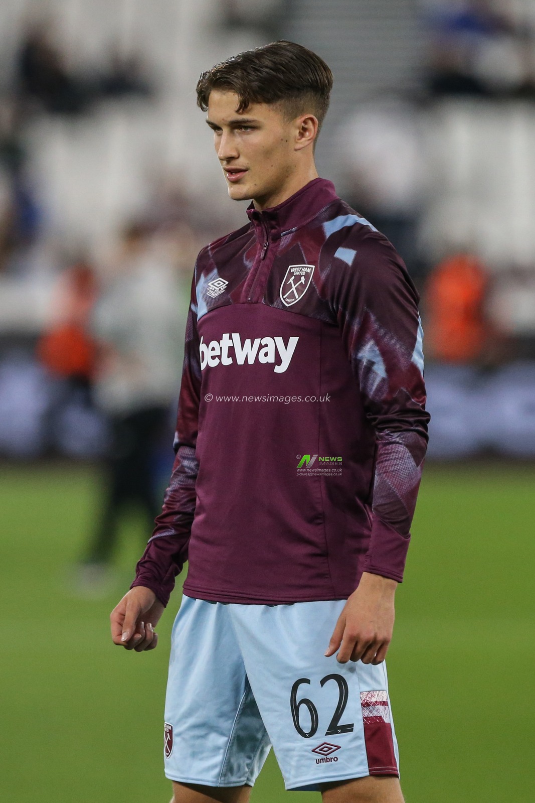 Freddie Potts #62 of West Ham United during the pre-game warmup before the UEFA Europa Conference League match West Ham United vs Silkeborg at London Stadium, London, United Kingdom, 27th October 2022

(Photo by Arron Gent/News Images)