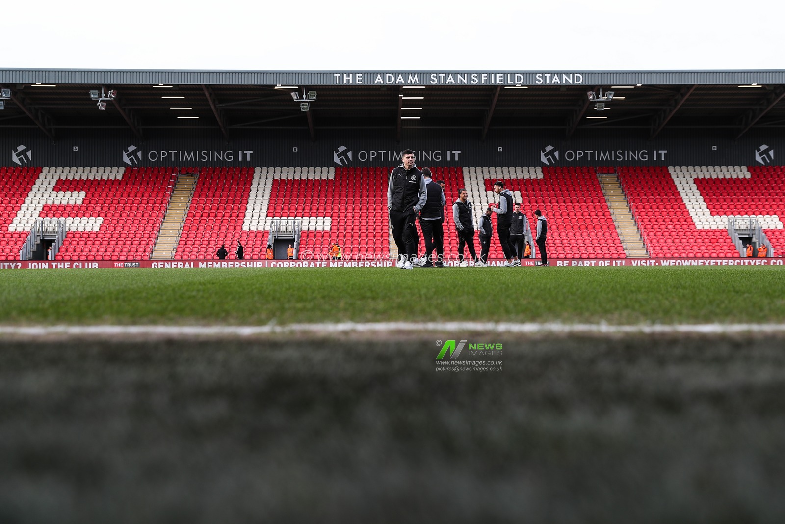 Albie Morgan of Blackpool arrives ahead of the Sky Bet League 1 match Exeter City vs Blackpool at St James' Park, Exeter, United Kingdom, 25th January 2025

(Photo by Gareth Evans/News Images)
