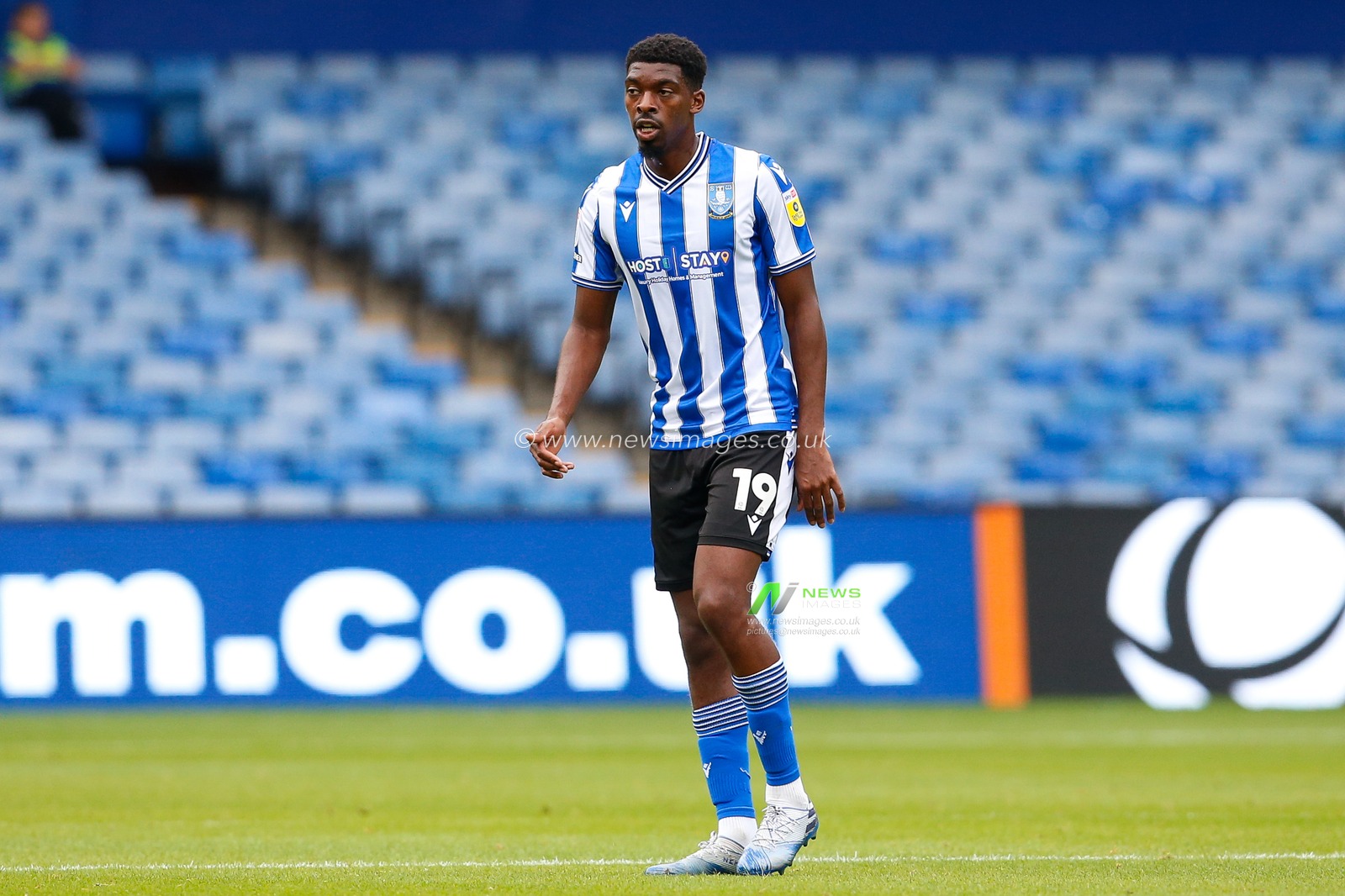 Tyreeq Bakinson #19 of Sheffield Wednesday during the Sky Bet League 1 match Sheffield Wednesday vs Barnsley at Hillsborough, Sheffield, United Kingdom, 3rd September 2022

(Photo by Ben Early/News Images)